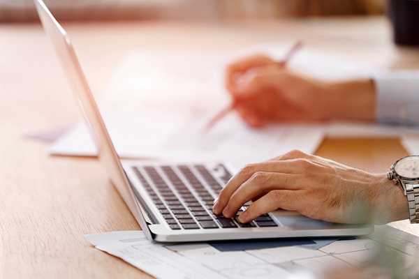 TCL电脑显示器怎么打开